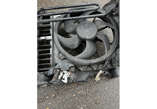 Вентилятор радіатора з дифузором Peugeot 407, Citroen C5 2.0 16V, 9646474680