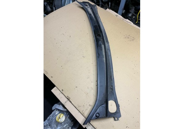 Жабо, пластик під лобове скло Renault Logan 2, Sandero 2, 668113292R