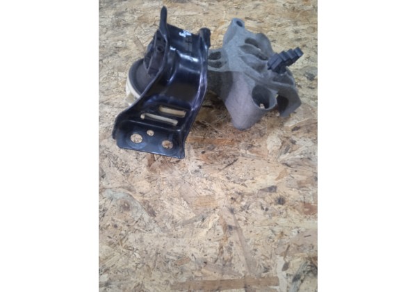 Лпора двигуна права Renault Captur, Clio 4, Duster, Dokker, Logan 2, Sandero 2, 1.5 DCi, 112103095R, 112845638R