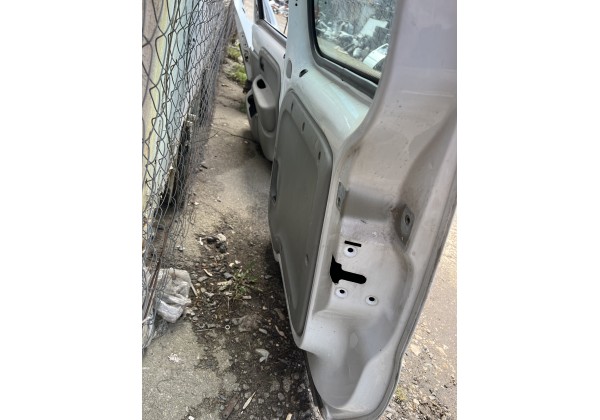 Дверка права зсувна Renault Kangoo, 03-08р (дефект) 