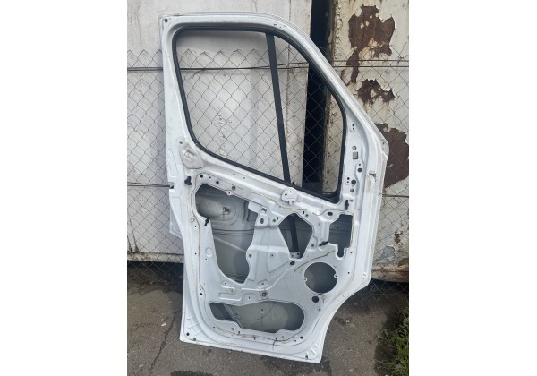 Двері передні ліві Renault Master III, 801017005R