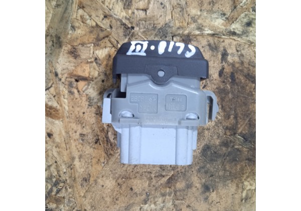 Кнопка курсової стабілізації ESP Renault Clio 3, Megane 2, Scenic 2, Laguna 2, 28082, 8200107843