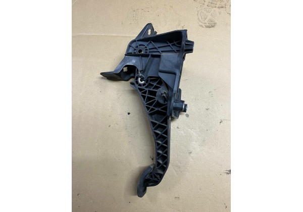 Педаль зчеплення Renault Captur, Duster, Dokker, Lodgy, Logan 2, Sandero 2, 8201298901, 465039034R, 465037621R
