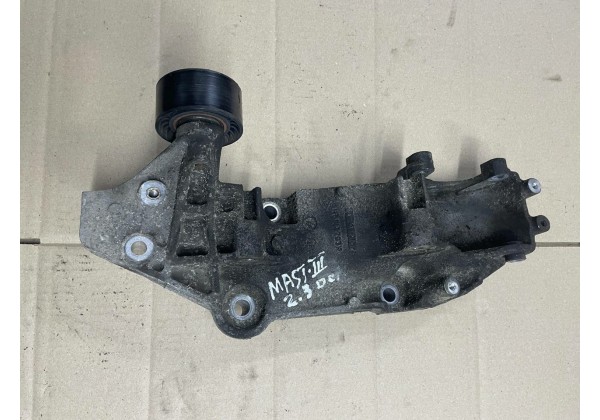 Кронштейн генератора Renault Trafic II, Espace IV, Megane II, III, Scenic II, III, Laguna II, III, Koleos, Master III 2.0 dci, 2.3 DCi, 8200527320, 117103703R