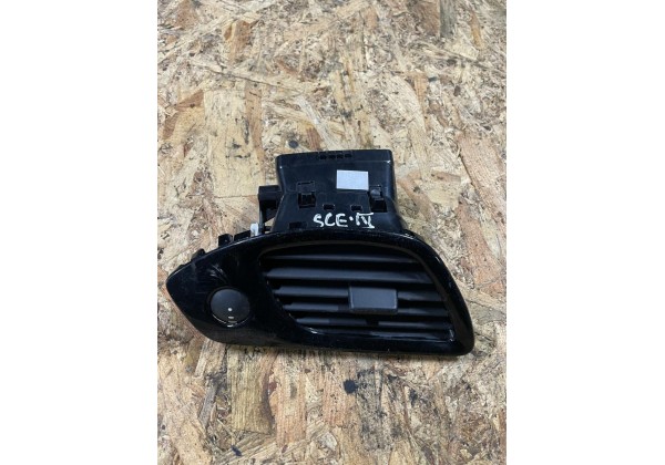 Дефлектор обдуву лівий Renault Scenic 3, 687613350R