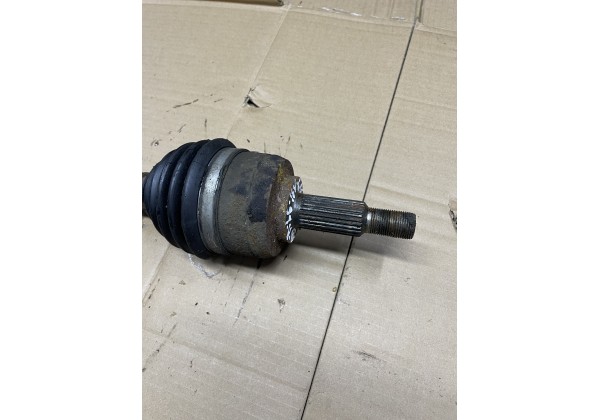 Полуось передня права Renault Megane III 1.6 16V, 391009002R, 8201353624, 391003112R