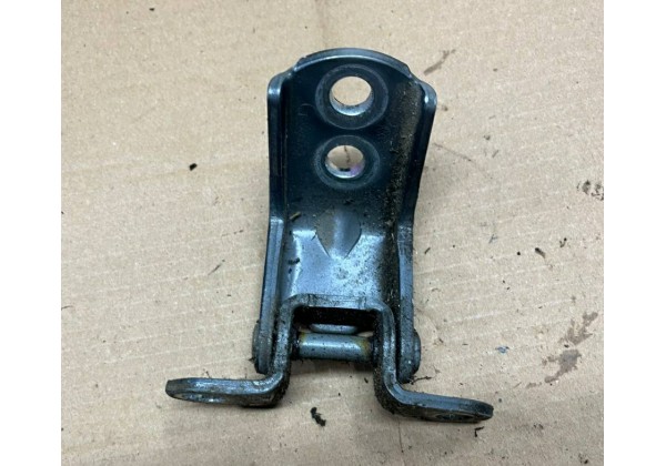 Завіс лівої передньої дверки верхній, правої передньої/задньої дверки нижній Renault Koleos, 08-16, 82420JY00A