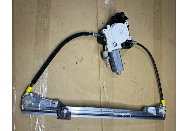 Склопідйомник передньої лівої дверки електричний Renault Clio 2, 5дв, Symbol, 8200209885