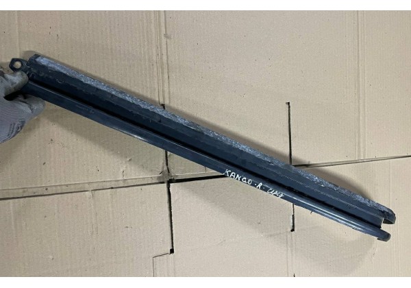 Направляюча правої зсувної дверки середня Renault Kangoo, 97-08, 8200184111
