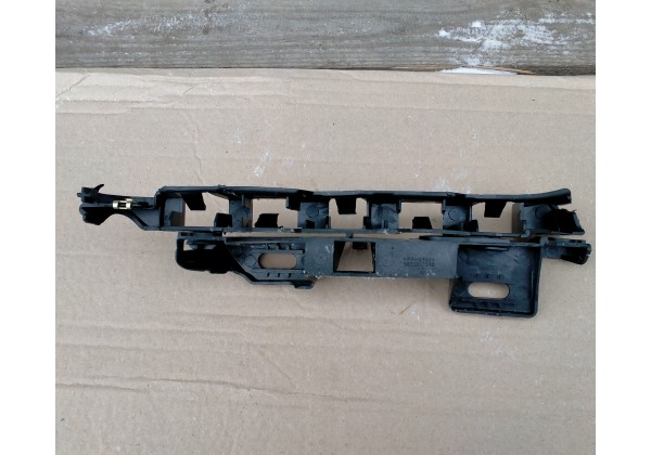 Кронштейн переднього бампера правий Citroen C4, 2004-2009, 7416.79, 9652507280, 9648067880