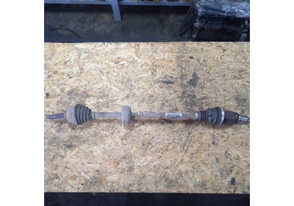 Полуось права, приводний вал Renault Logan 2, Sandero 2, 23/26 зуб, 0.9TCE, 1.6 16V, 1.5DCi, 391007857R, 391007212R