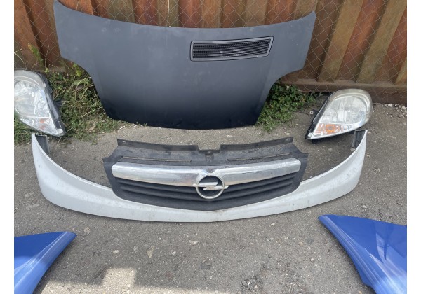 Декоративна решітка радіатора Opel Vivaro 07-, 623100248R, 623100252R, 623100253R, 623100249R, 93856149, 93856153, 93856150, 93856154