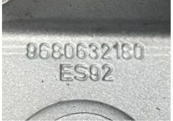 Завіс лівий/правий, петля кришки багажника, ляди Citroen Berlingo 2, Peugeot Partner 2, 9680632180