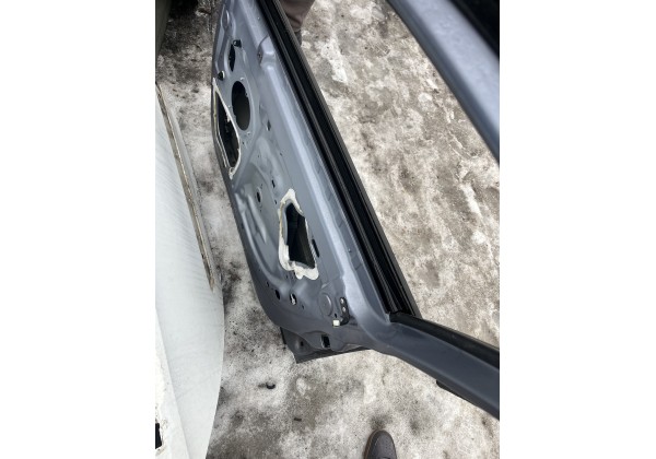 Дверка передня права Renault Megane 3 , Код фарби TERNR