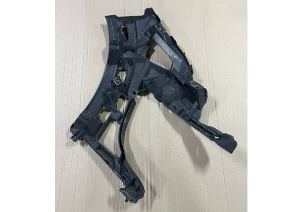Кронштейн переднього бампера лівий Renault Megane 3, 2013-2016, 620357770R