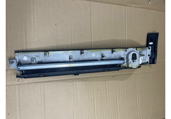 Кріплення ролети багажника праве Renault  Espace 4, 8200050968