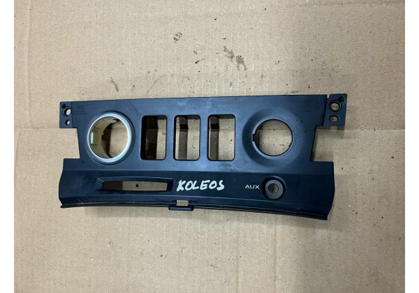 Декоративна накладка торпедо центральна нижня Renault Koleos, 08-16, 68260JY43A, 68260JY13/7A