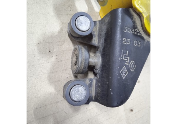Ролік бокової правої здвижної двері середній Renault Kangoo, 7700308222, 7700303512 *
