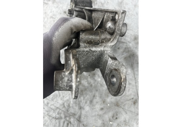 Кронштейн подушки двигуна правий Renault Megane II, Scenic II, 2.0 16V, 8200044920