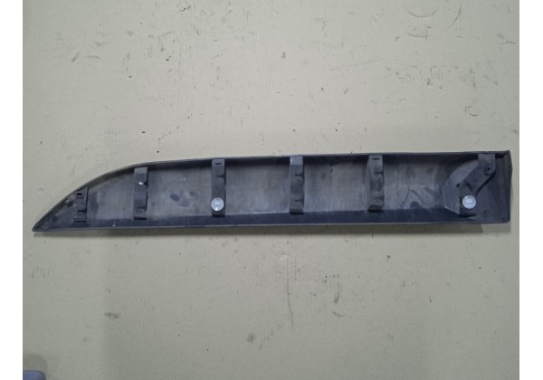 Молдинг задньої правої дверки Renault Megane 3, універсал, 828760004R