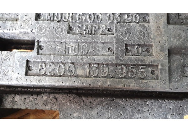 Наповнювач переднього бампера правий Рено Сценік 2, 03-06, 8200139955