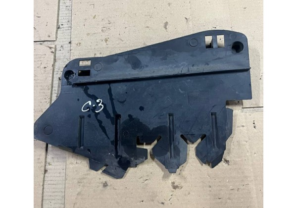 Дефлектор радіатора охолодження лівий Citroen C3, 9640074380