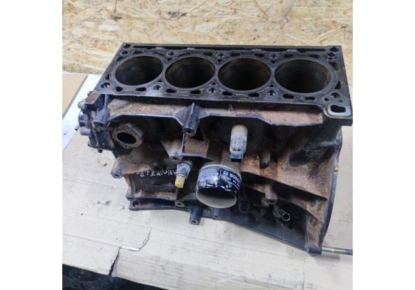 Блок двигуна 2.0 бензин Renault laguna 2,F4R714,7701478512,7701474355,голий, без поршнів 
