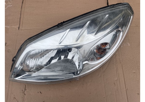 Фара передня ліва Dacia Sandero I, 8200733878, Дефект