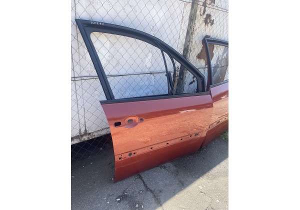 Двері передні праві Renault Scenic II Conquest