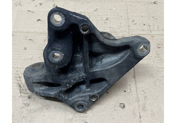 Кронштейн підвісного підшипника правої полуосі Peugeot 308, 3008, 5008, 2.0 HDi, 1807EF, 9680482880