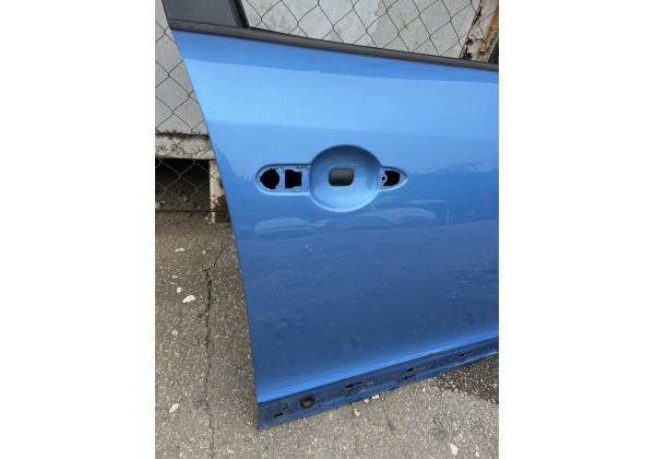 Дверка передня права Renault Megane III, код фарби TERPB 