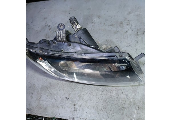 Фара права Renault Logan II, Sandero II, з механічним коректором, 260107615R, 260107737R