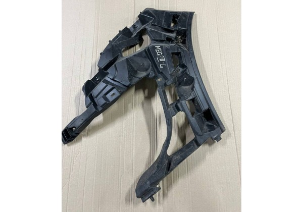Кронштейн переднього бампера лівий Renault Megane 3, 2013-2016, 620357770R