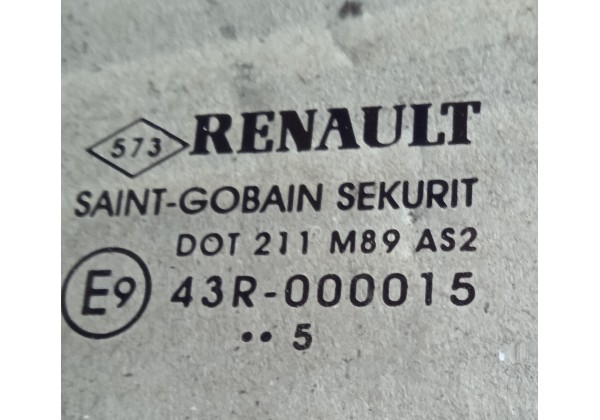 Скло правої задньої дверки Renault Modus, 8200209957 *