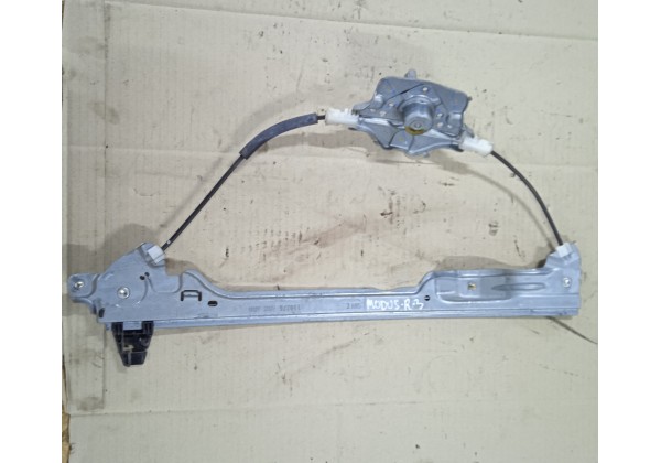 Склопідйомник правої задньої дверки механічний Renault Modus, 8200219259, 118276 *