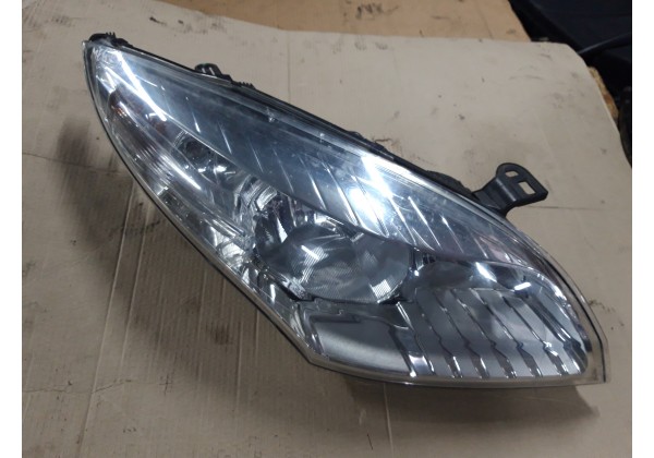 Фара передня права Renault Megane 3, 260100017R