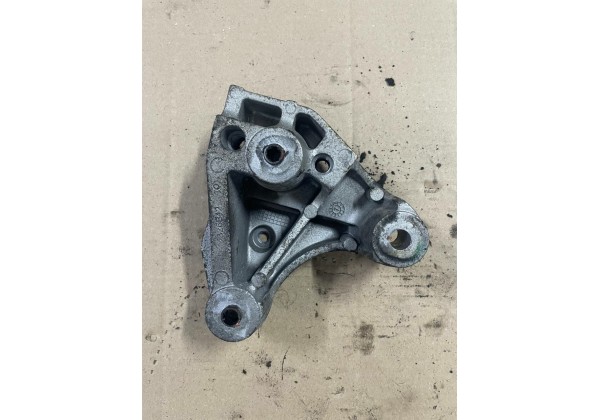 Кронштейн лівої подушки двигуна Citroen, Peugeot, 1.1 - 1.6 i, 1.4 HDi, 1813C1, 9684812280, 9641949780