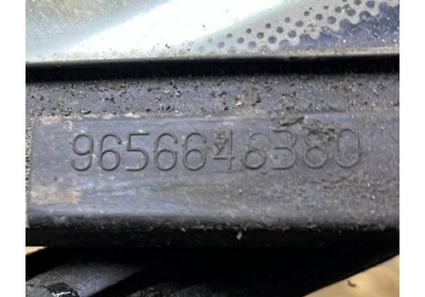 Скло кутове правої передньої дверки Peugeot 308, T7, 07-13, SW, HB 5 дв, 9300T9, 9656648380
