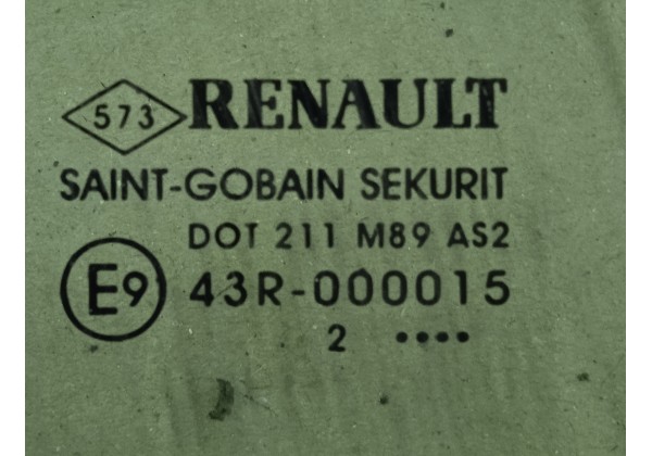 Скло правої задньої дверки Renault Megane 3, універсал, 823000026R