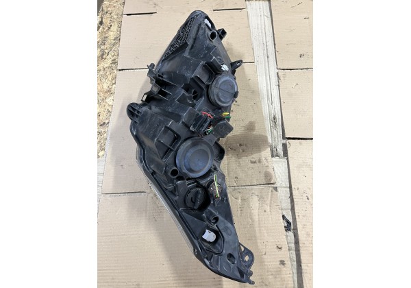 Фара передня права Citroen C4, 04-11 9646893880
