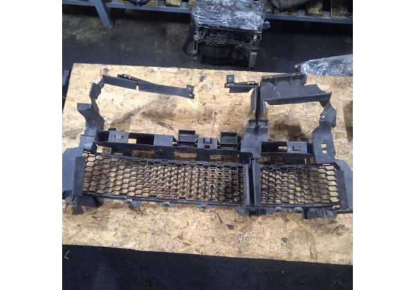 Решітка переднього бампера нижня Renault Logan 2, Sandero Stepway 2, 622540565R, 628102032R