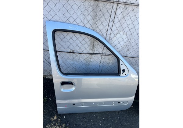 Дверка передня права Renault Kangoo рестайл 
