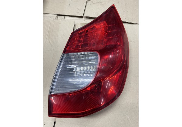 Ліхтар задній лівий Renault Scenic II 06-, 8200474328