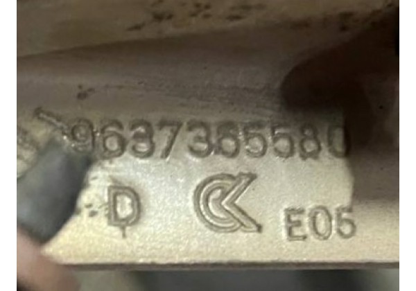 Петля капота права Citroen C3, 9637365580