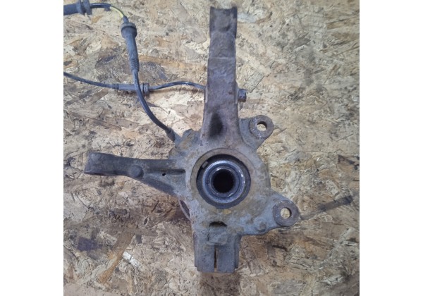 Цапфа, поворотний кулак лівий Renault Logan 2, Sandero 2, Sandero Stepway 2, 23зуб, 400155389R, 400157010R
