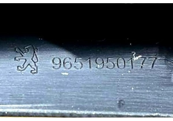 Декоративна накладка центральної консолі вертикальна ліва Peugeot 207, 8212LV, 9651950177