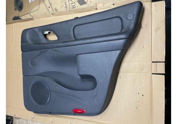 Обшивка задньої правої дверки Renault Espace 4, 8200012270