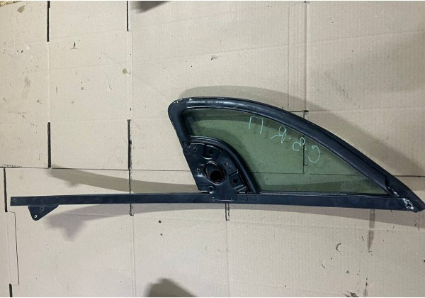 Скло трикут правої передньої дверки Citroen C3, 02-09, 9202A1
