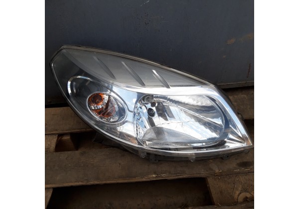 Фара права передня Renault Sandero, 08-13, 8200733877, ДЕФЕКТ
