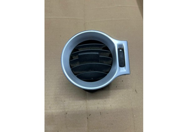 Дефлектор обдуву салону лівий Renault Koleos, 68761JY00A, 68761JY00B